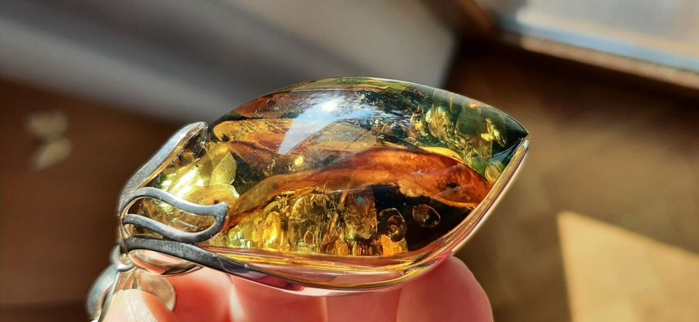 Wyjątkowy wisior bursztyn w srebrnej oprawie