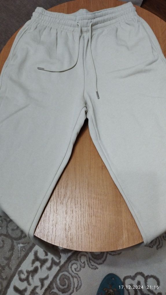 Продам спортивные штаны на флисе H&M