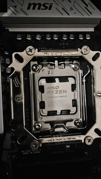 Procesor AMD Ryzen 7 7800x3D AM5