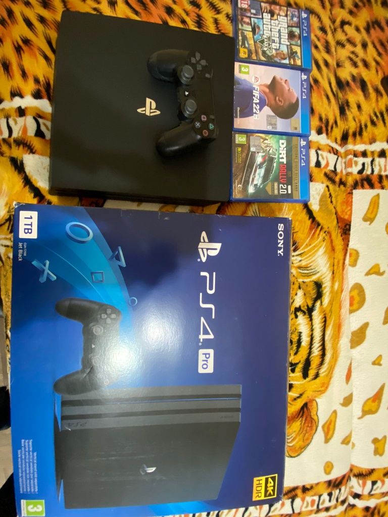 Ігрова приставка Sony PlayStation 4 pro