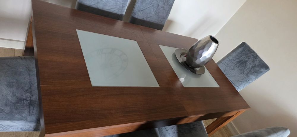 Zestaw stół i 6 krzeseł. Stan bdb.