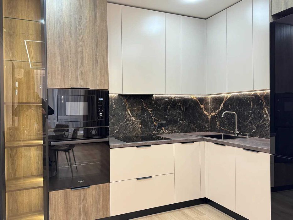 Шикарна двокімнатна квартира з кухнею-студією