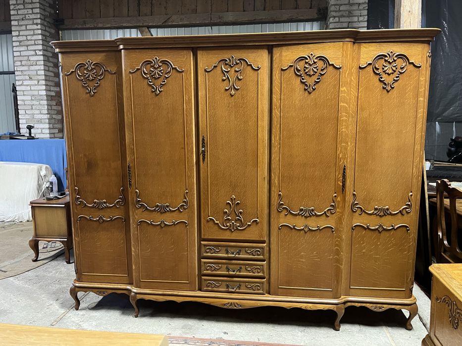 Antyczna zdobiona sypialnia