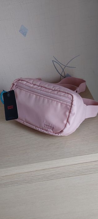 Levis новая сумка сумочка на пояс через плечо.