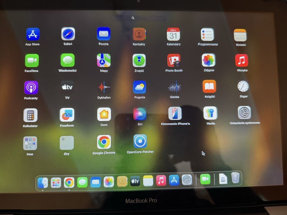 Macbook pro i5 12g ram 512SSD MacOS SEQUOIA