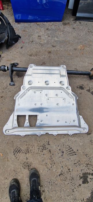 Płyta pod silnik audi tts 8s7