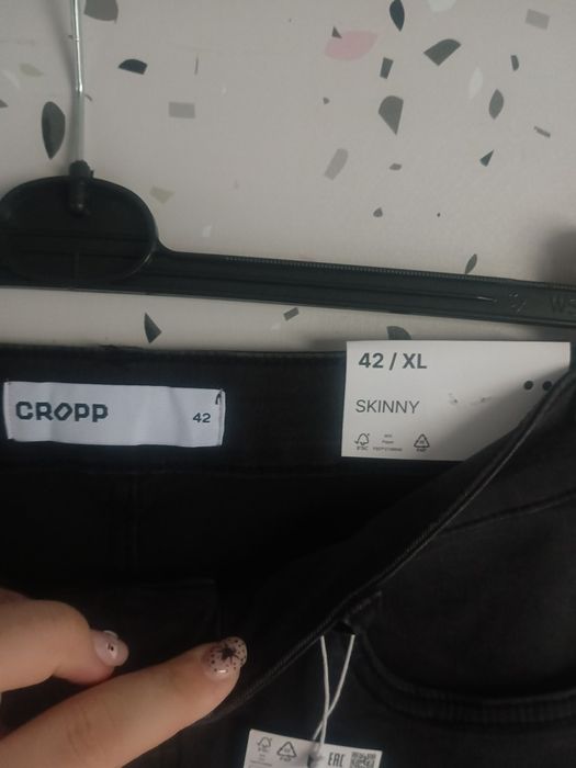 Nowe spodnie jeansy skinny czarne unisex.