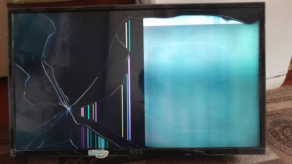 Продам телевізор на запчастини