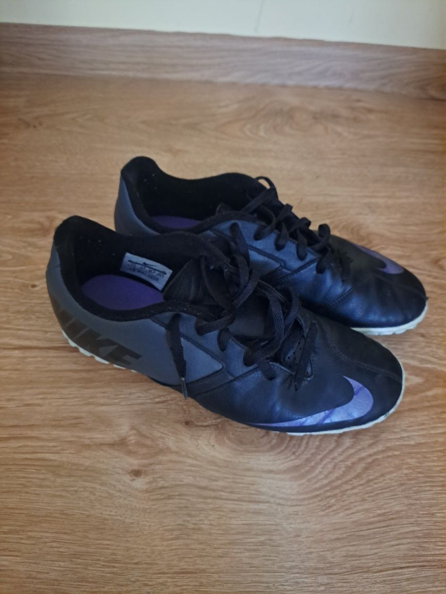 Buty nike do piłki nożnej rozmiar 40.5