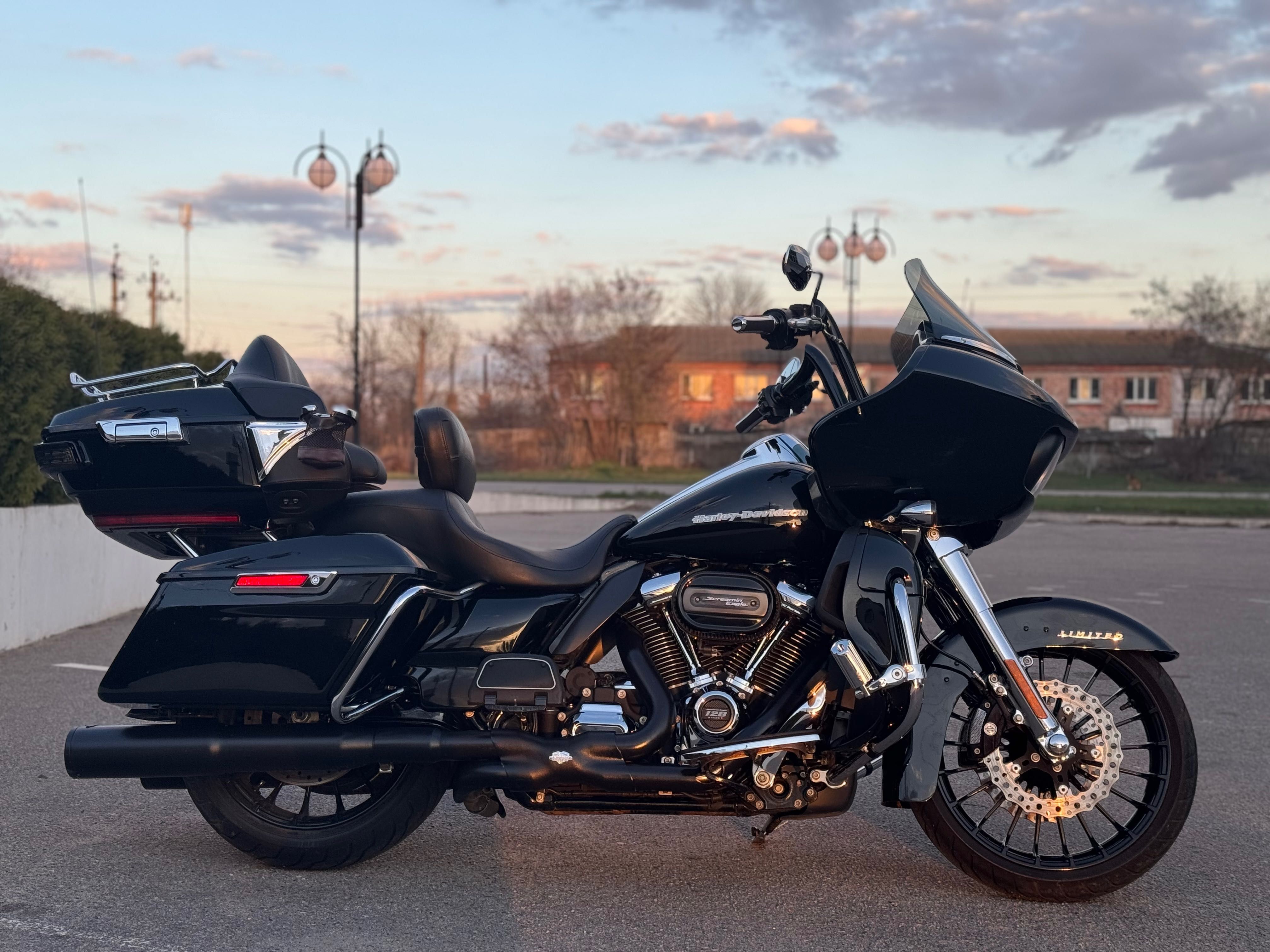 Harley Davidson Road Glide Ultra Limited 128