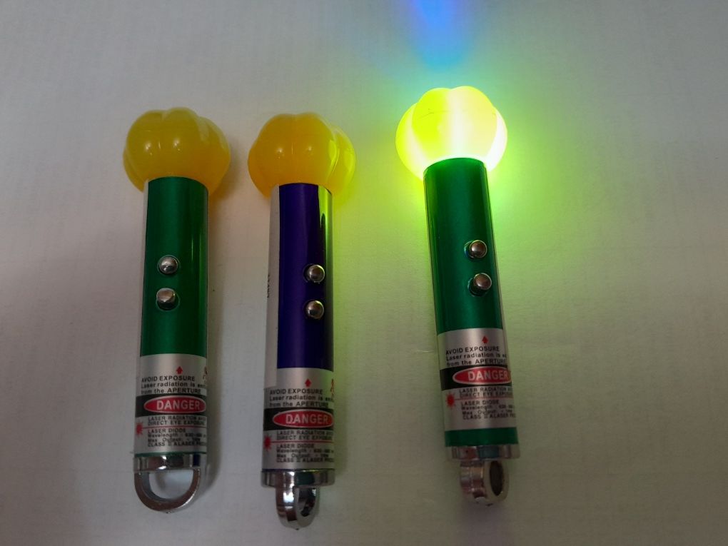 Двухкольоровий ліхтарик з лазерною указкою продам