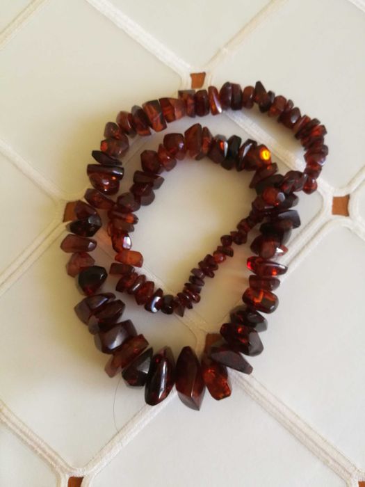 Naszyjnik bursztynowy.