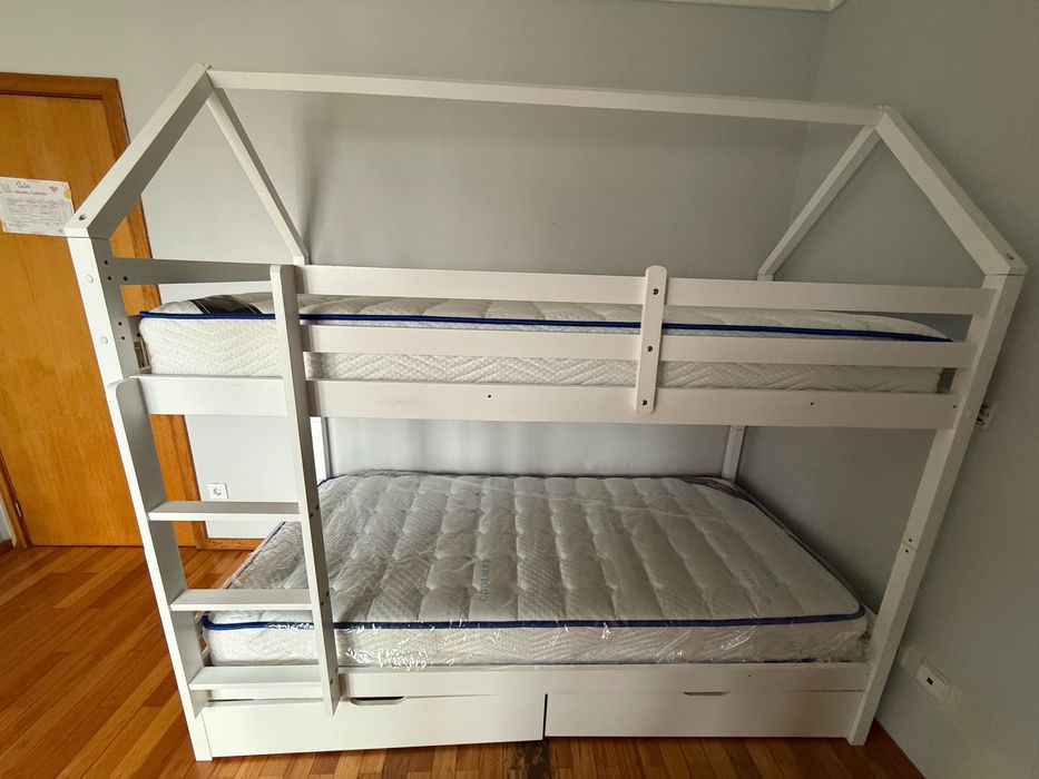 Beliche com colchões
