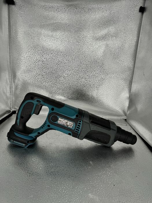 Акумуляторний перфоратор Makita DHR 241