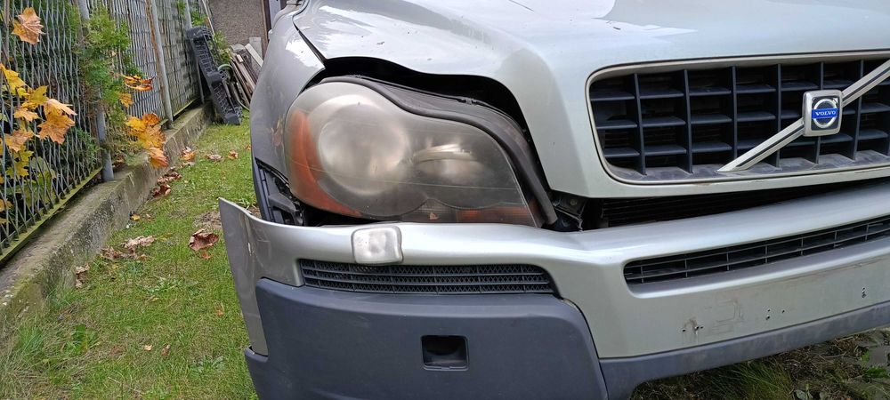 Samochód Volvo XC90, silnik 2.4l; z instalacją gazową; na chodzie