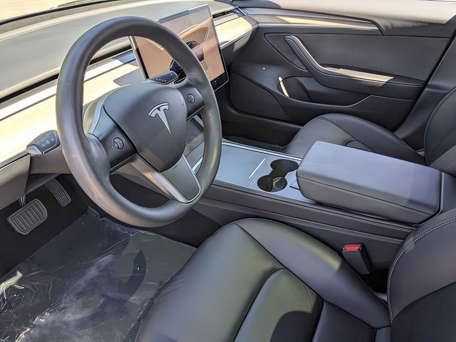 Tesla Model 3      2022