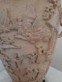 Jarra/vaso em marfim , com decoração relevada