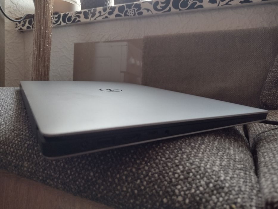 Шикарний тонкорамочний Dell Precision