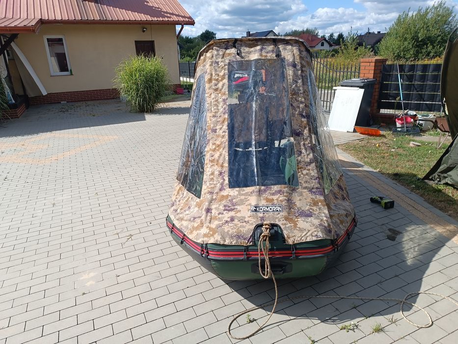 Ponton kormoran wraz z silnikiem.