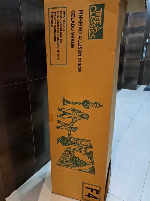 Árvore de Natal 210cm em muito bom estado