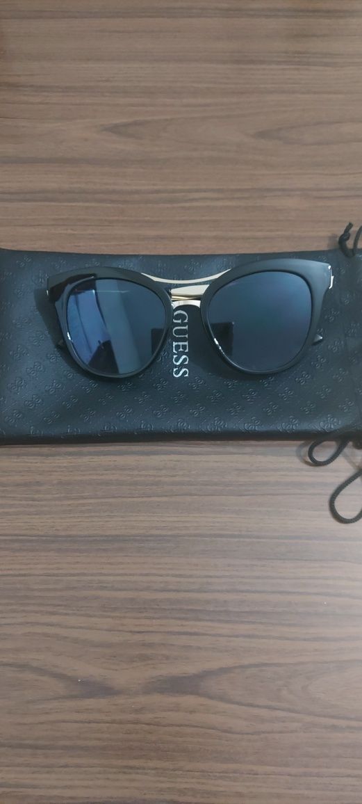 Óculos de sol GUESS