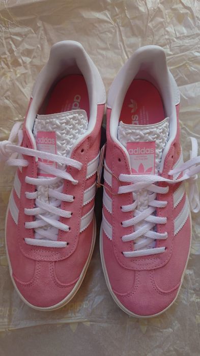 Кросівки Adidas Gazelle bold, рожеві.
Нові, оригінал з Британії.
Зручн