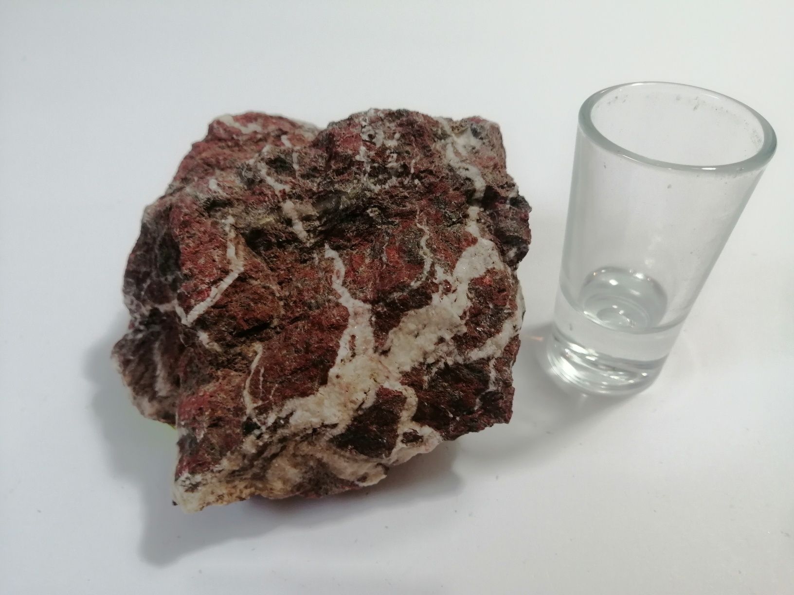 Naturalny kamień Jaspis czerwony w formie surowych brył nr 1