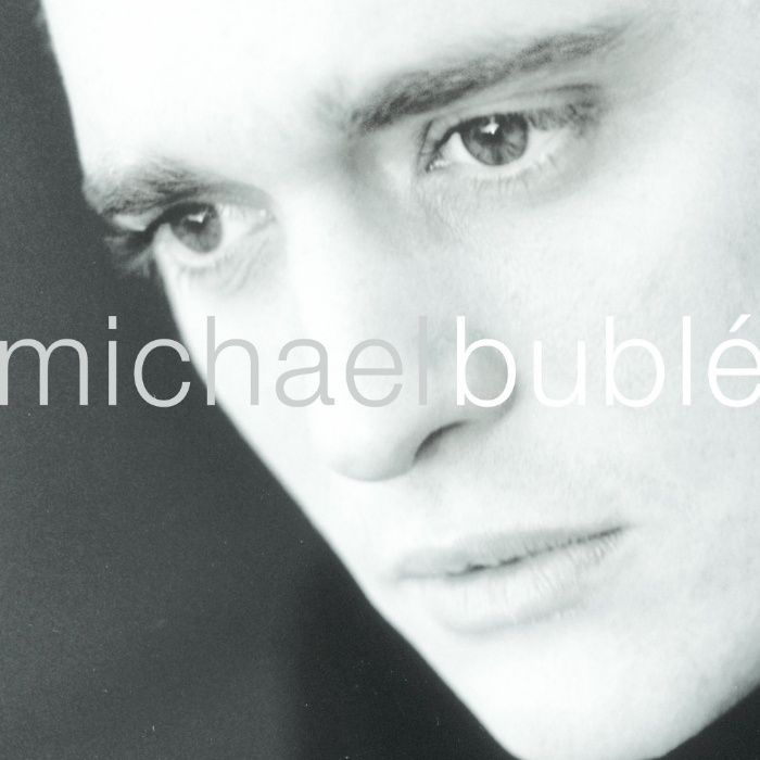 4 CDs de Julio Iglesias, Sara Bareilles e Michael Bublé como Novos.
