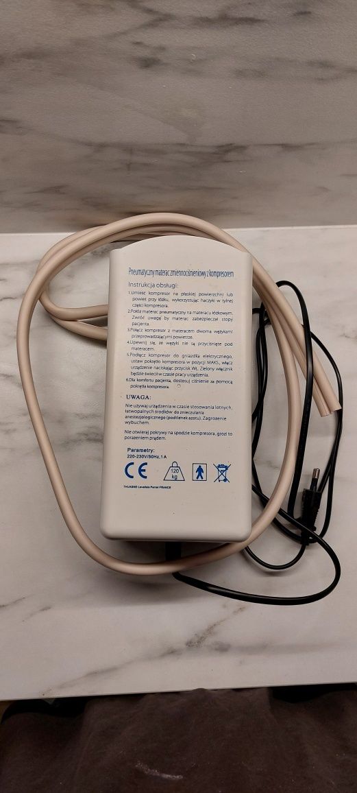 Pneumatyczny materac zmiennociśnieniowy z kompresorem THUASNE