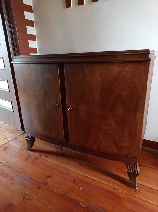 Stara komoda z litego drewna – styl vintage / retro