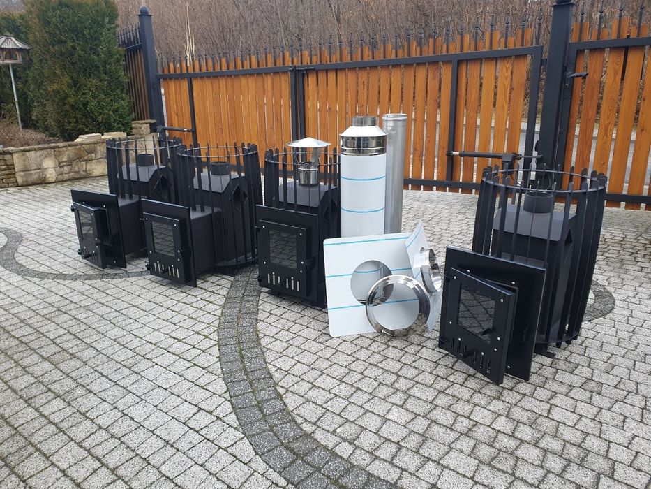 Piec do sauny opalany drewnem wraz z kominem.