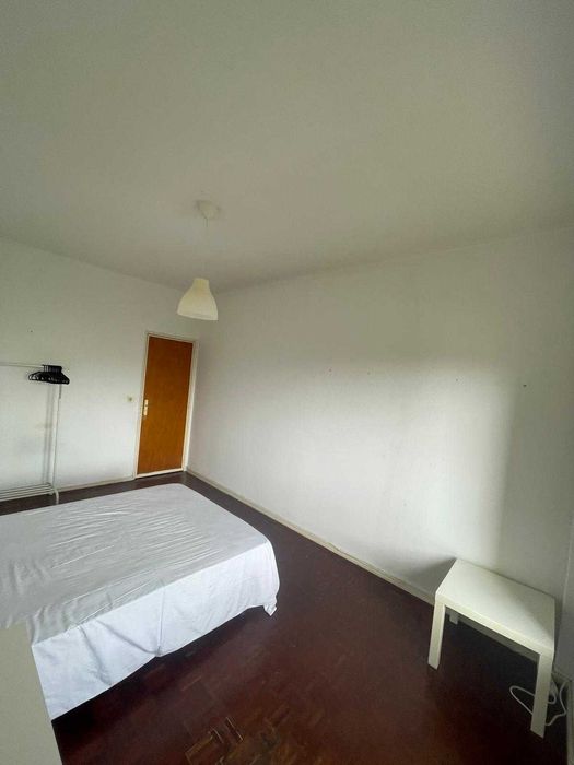 Quarto Casal Benfica sem caução c Varanda