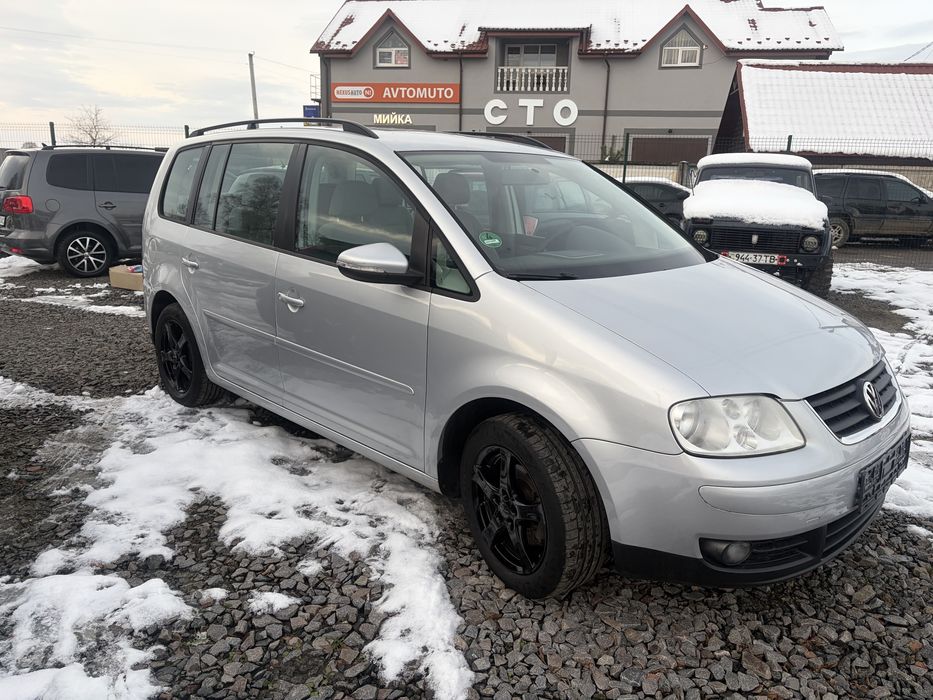 Вольцваген  туран газ  бензин 2010рік