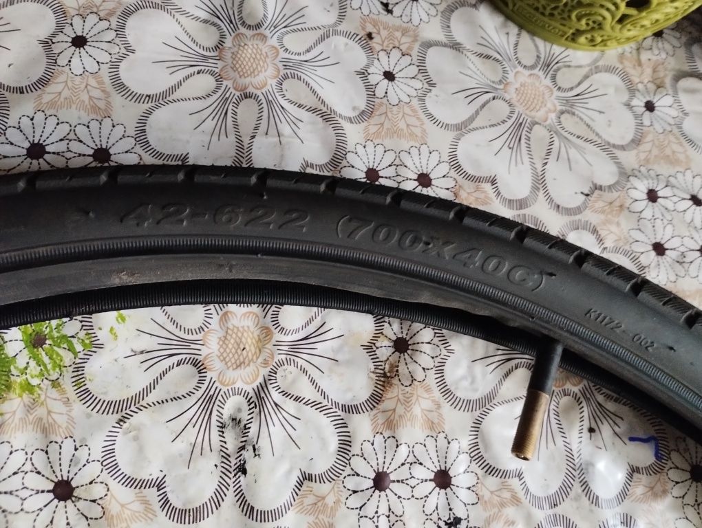 Witam mam na sprzedaż oponę z dętka 700x40c