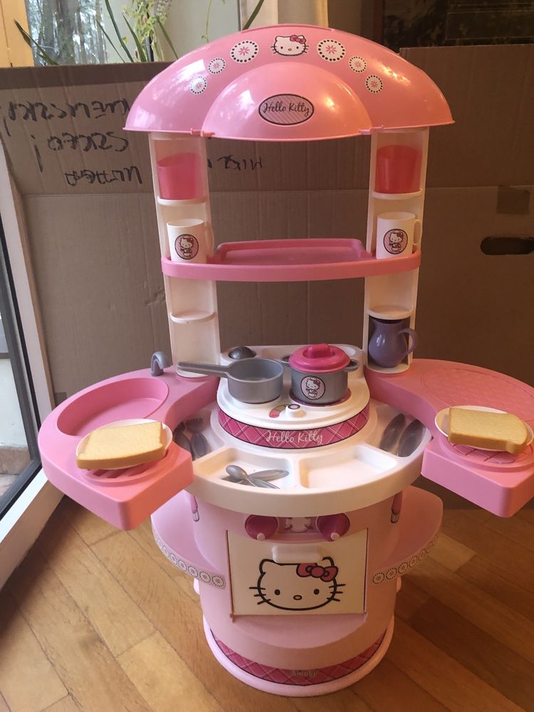 Kuchenka Hello Kitty z wyposażeniem