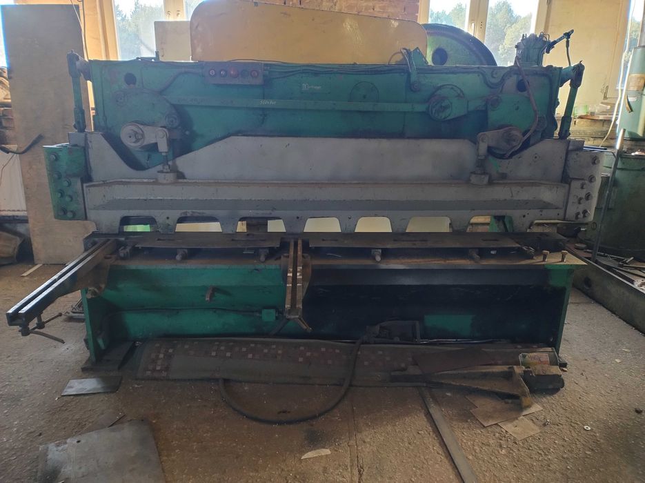 gilotyna do cięcia blach do gr. 4mm i długości 2500mm