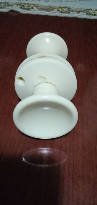 Продам дверные ручки.