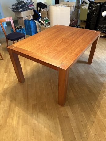Przepiękny nowy stół z czereśniowego drewna