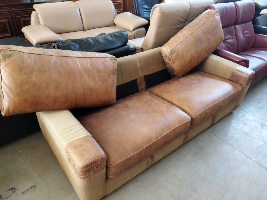 Диван шкіряний, дуже цікавий