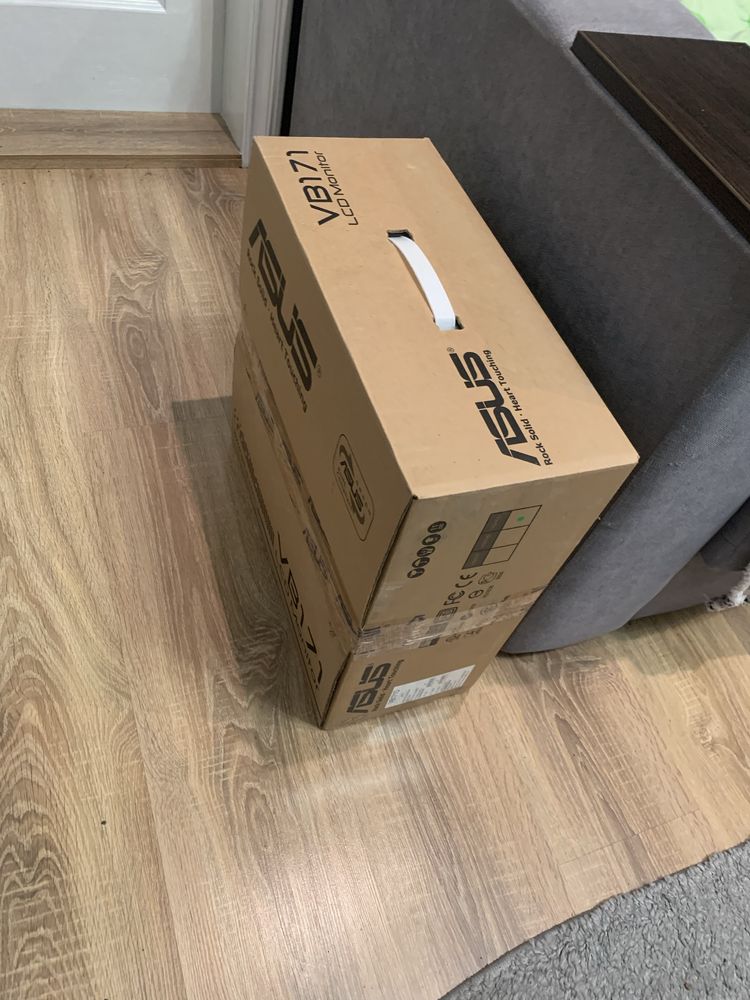 Монітор Asus.