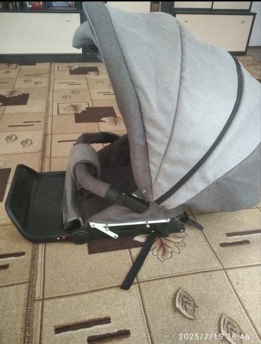 Коляска дитяча сіра