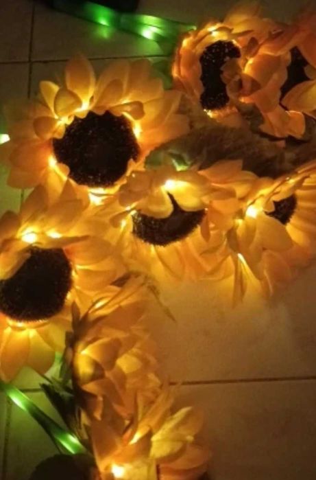Декор соняшники на сонячній батареї.