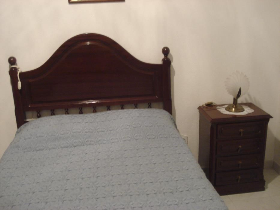 quarto de casal completo em bom estado