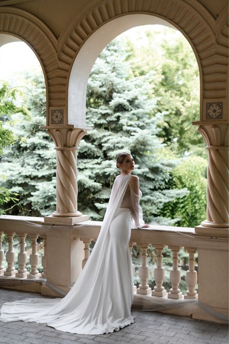 Весільна шикарна сукня