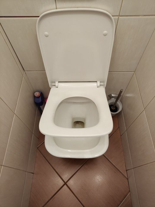Lavita miska WC podwieszana z deską wolno opadającą