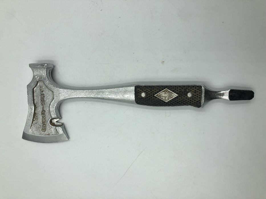 Stary niemiecki toporek harcerski