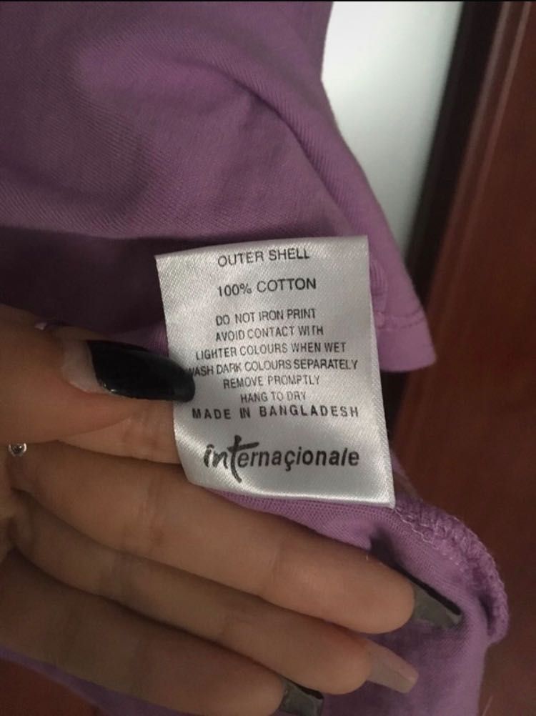 Liliowa bluzka z krótkim rękawem i wiązaniem na szyi Internacionale