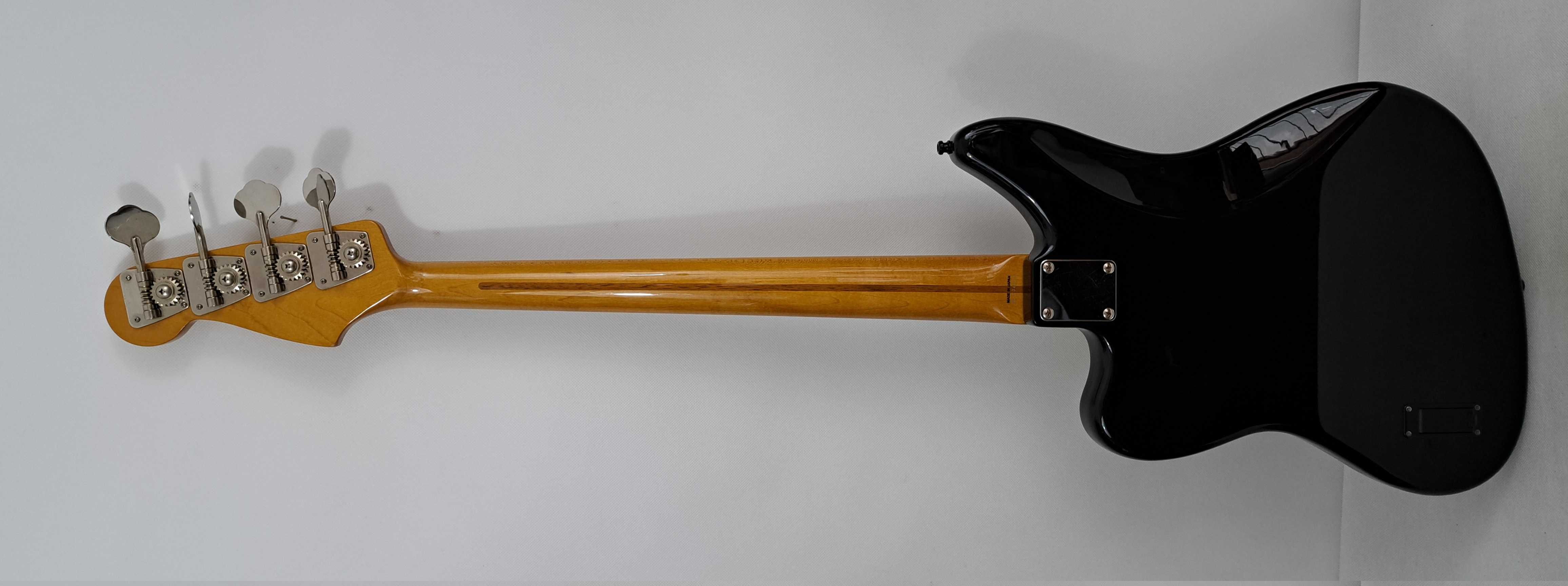 Gitara basowa Fender Jaguar Japan