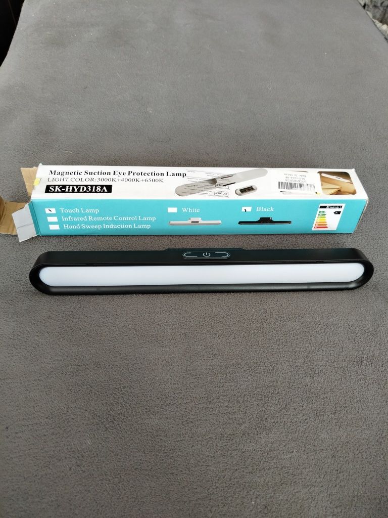 Magnetyczna lampka biurkowa
