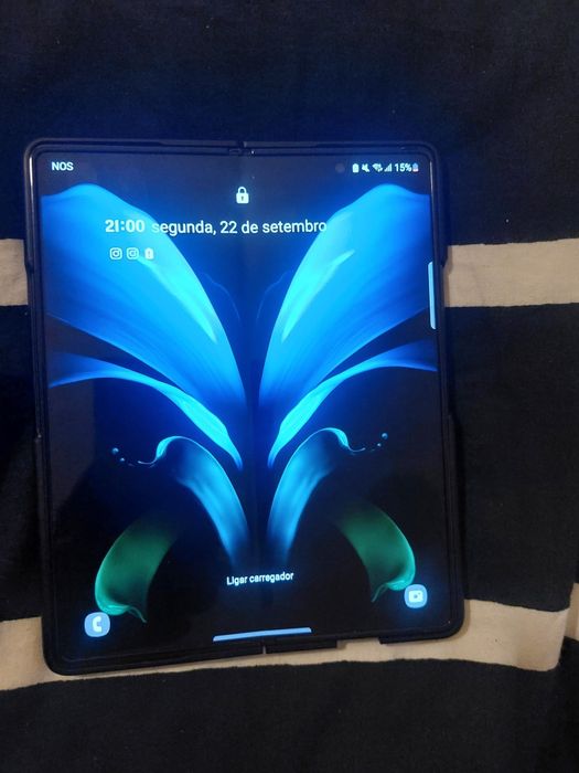 Samsung z fold 2
